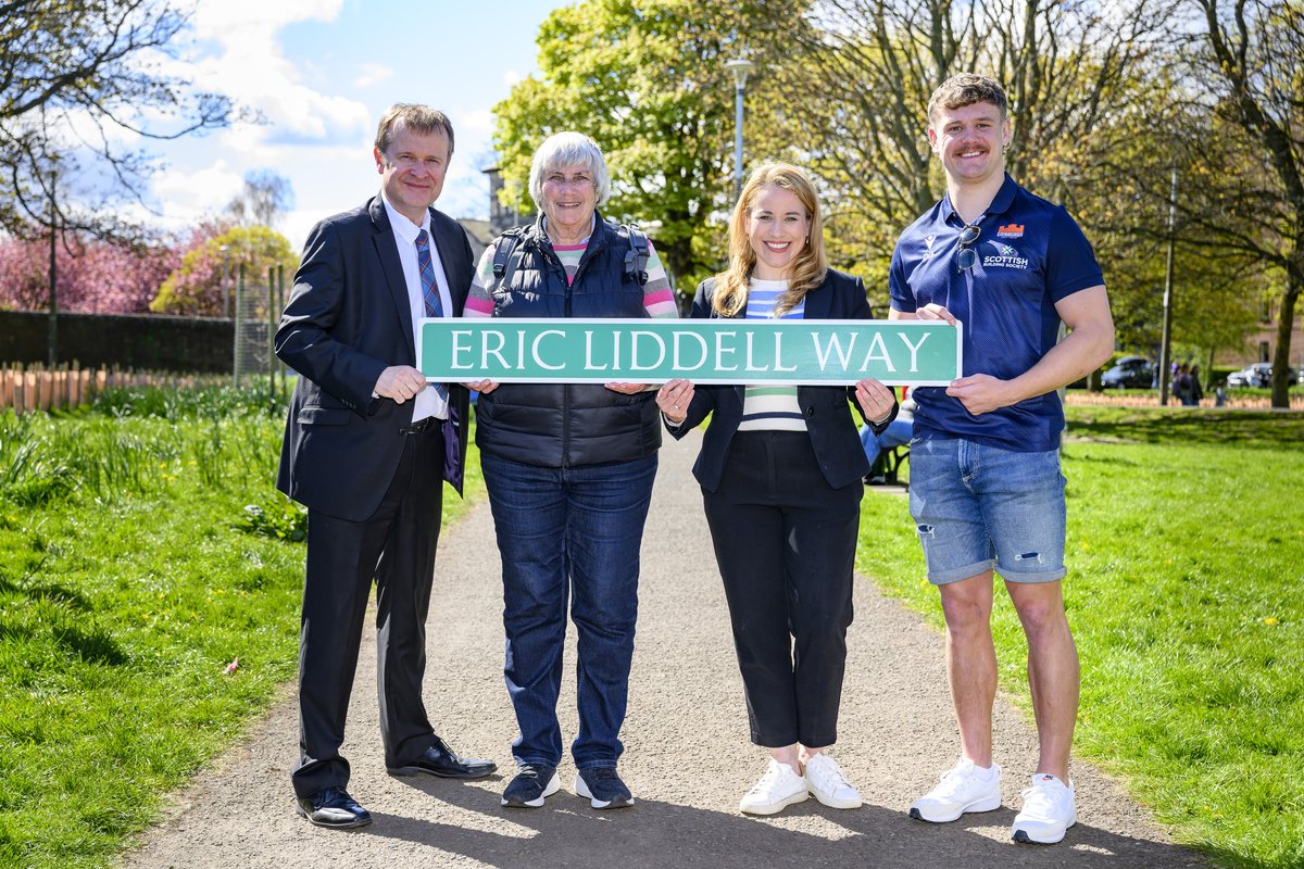 The legacy of Eric Liddell was further recognised today with the renaming of a path within Bruntsfield Links in Edinburgh. Scotland and @EdinburghRugby winger Darcy Graham was on hand to help with the unveiling. More ➡️ tinyurl.com/2e92nc39