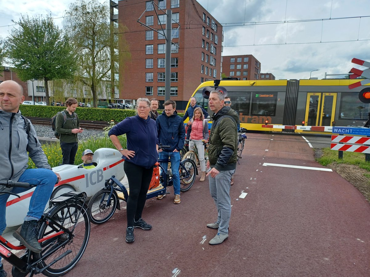 Feestelijke opening van de mooie doorfietsroute #F408 in <a href="/gem_ijsselstein/">Gemeente IJsselstein</a> door wethouder <a href="/bekker_peter/">Peter bekker</a>, met <a href="/ProvUtrecht/">Provincie Utrecht</a>, <a href="/GoedopwegNL/">Goedopweg</a> en <a href="/JosScholman/">Jos Scholman</a>.