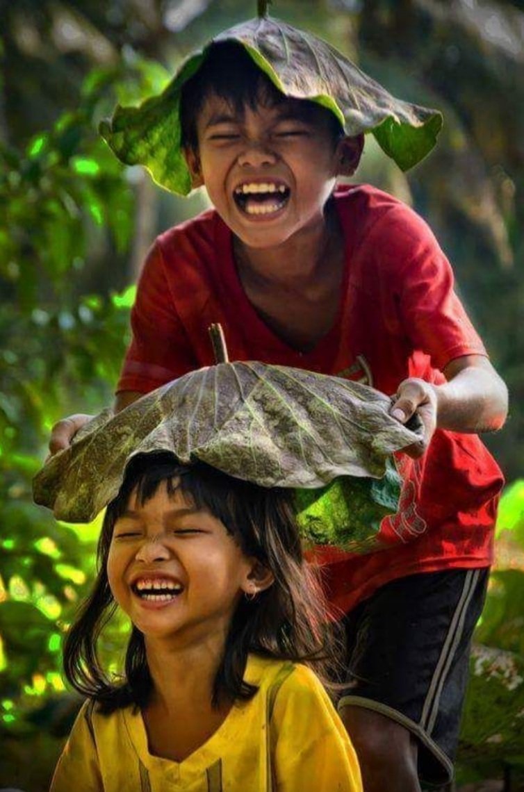 Happy children playing their giggles like coins twinkling,scatter Through the echoes of their laughter the sun keeps shining brighter And for a moment our world feels better #vss365 📷 from web