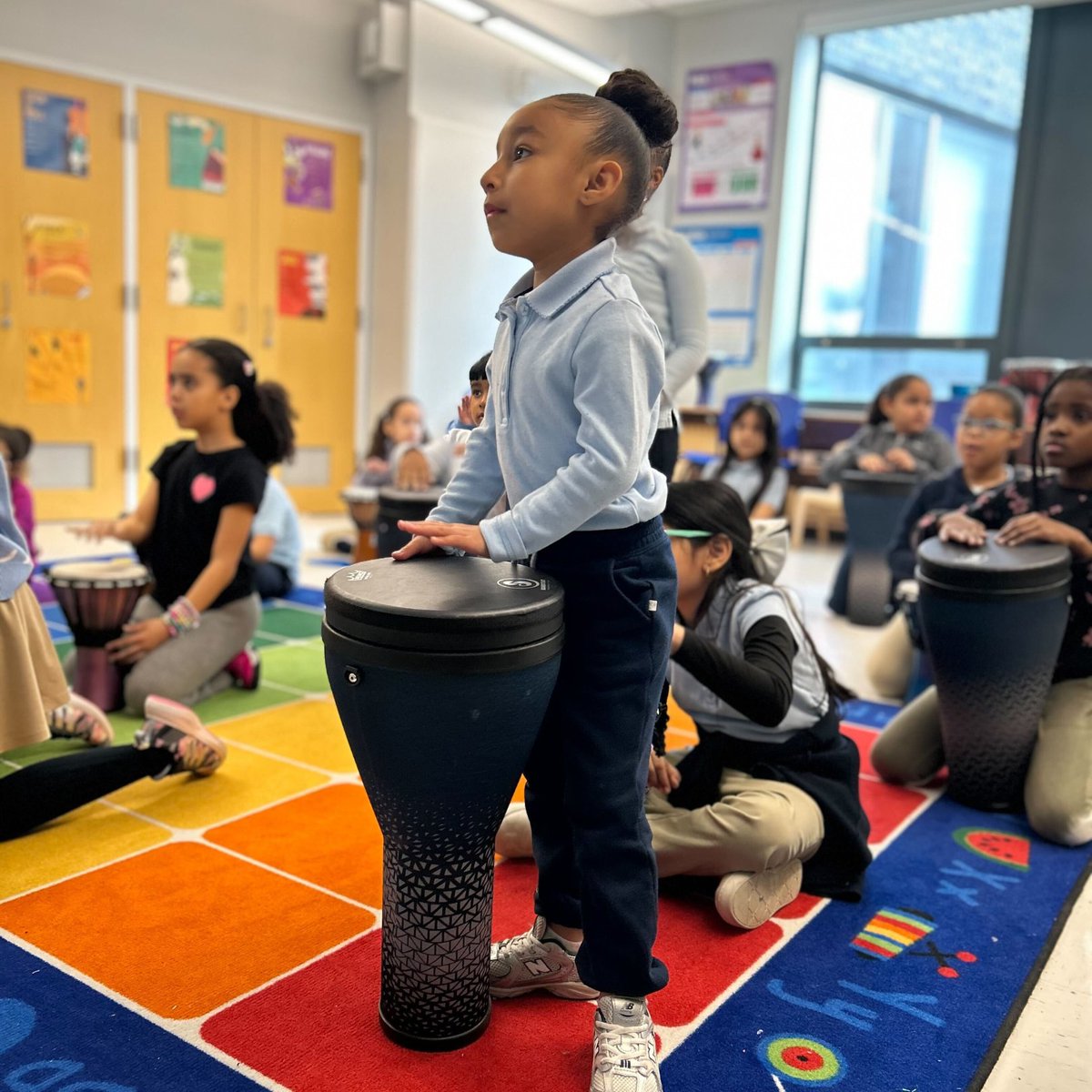🎶✨ Feel the rhythm at PS938 in #Brooklyn! Thanks to our 2023 Intro to #Music grant, these second graders are mastering yet another catchy ostinato with their Orff instruments. 🥁🎵 Learn more about our Intro to Music Grant: bit.ly/3Z3wsEO 😀 @ps938K #Musicsaves #NYC