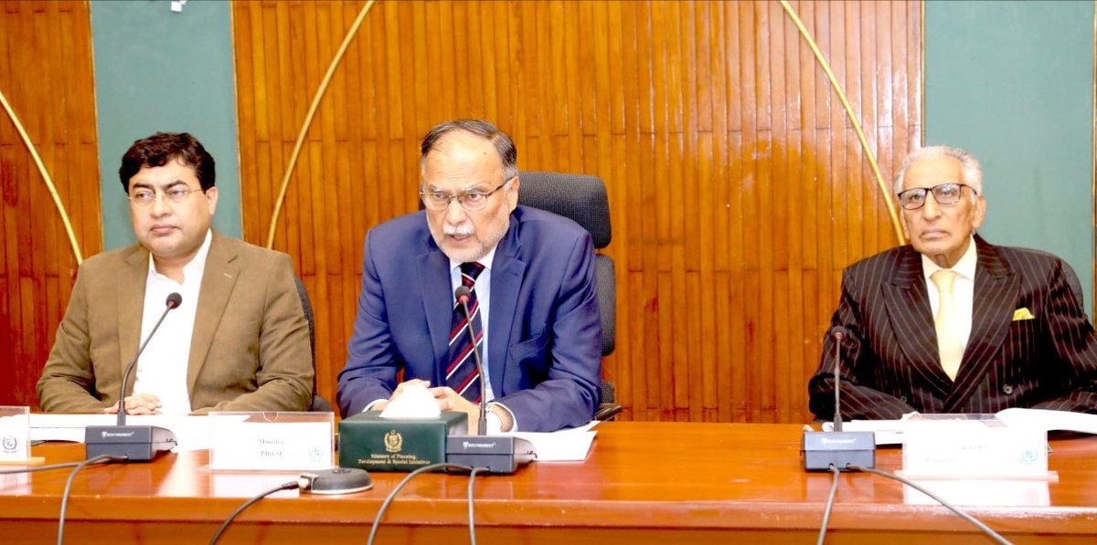 🇵🇰🇨🇳 Planning Minister Ahsan Iqbal chairs preparatory meeting for China-Pakistan Economic Corridor (#CPEC), highlights commencement of ML-1 Railway Line as top priority of the Government, underscores its role in boosting industries and reducing transportation costs. The meeting…