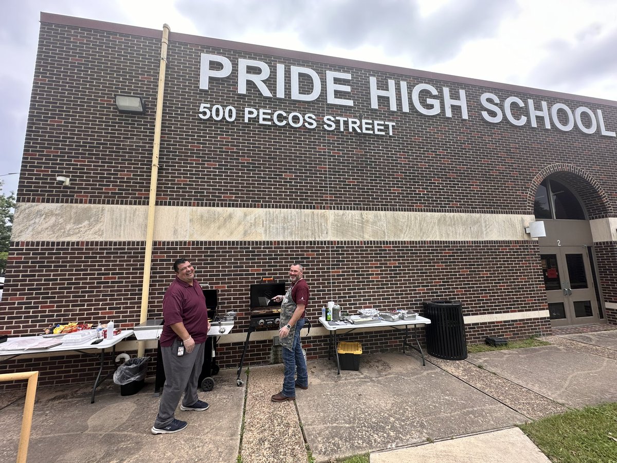 Loved seeing our central office team on the grill at Pride HS today! I’m sure the kids will love it! #LockHart4People
