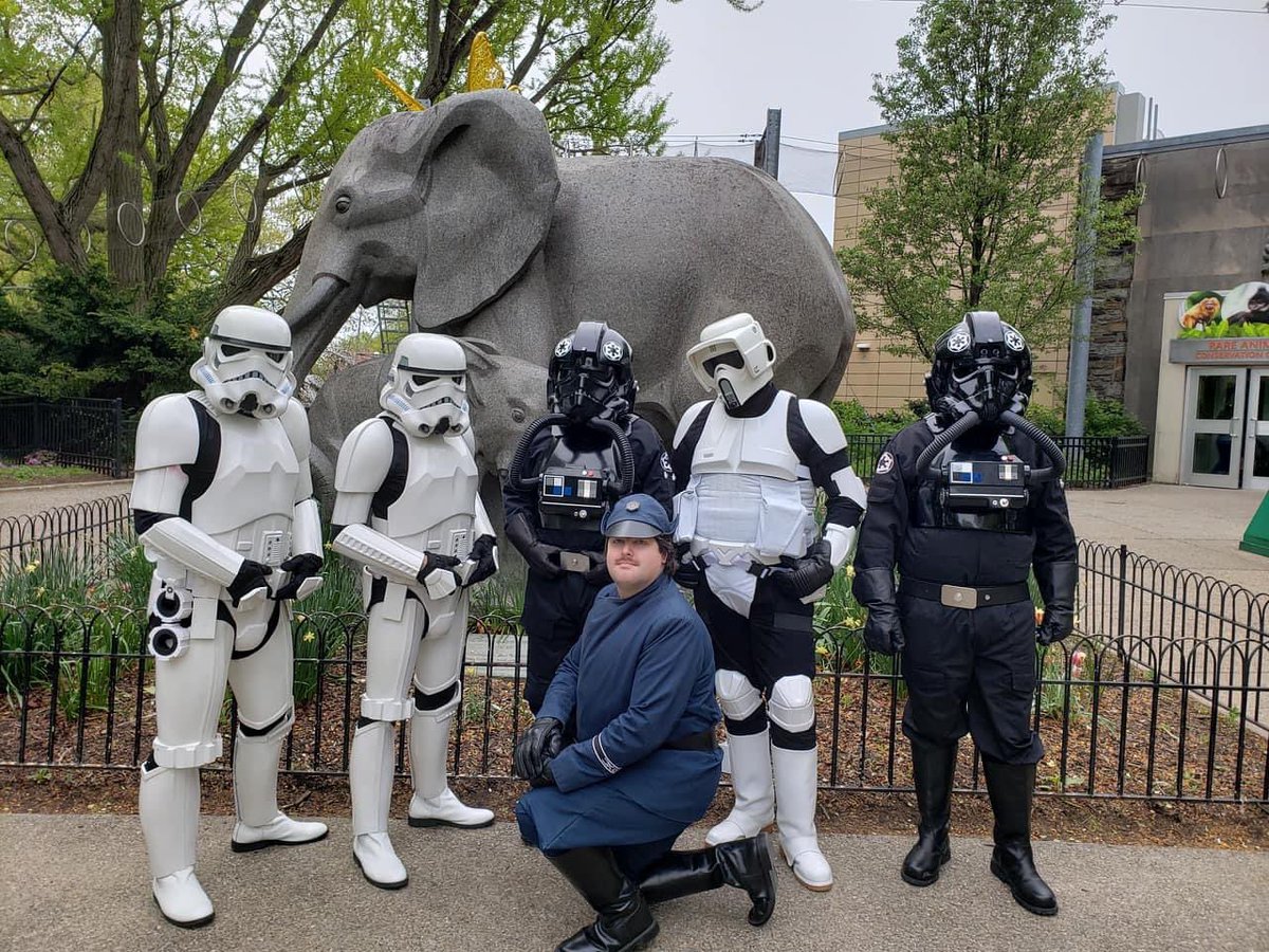 A trip to the zoo is a great way to improve moral with your troopers! ID-15076 of @501stgarrisoncarida #501st #501stLegion #StarWars #FirstOrderOfficer #ImperialOfficerCorps #IOC #DutyHonorEmpire #BadGuysDoingGood