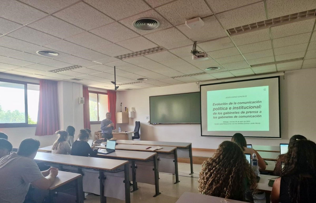 Hoy ha tenido lugar la charla perteneciente al  Grupo de Innovación Educativa Comunica+ por parte de Jesús Espino González, coordinador general de comunicación del Ayuntamiento de Málaga en la Facultad de las ciencias de la comunicación de la <a href="/InfoUMA/">Universidad de Málaga</a>