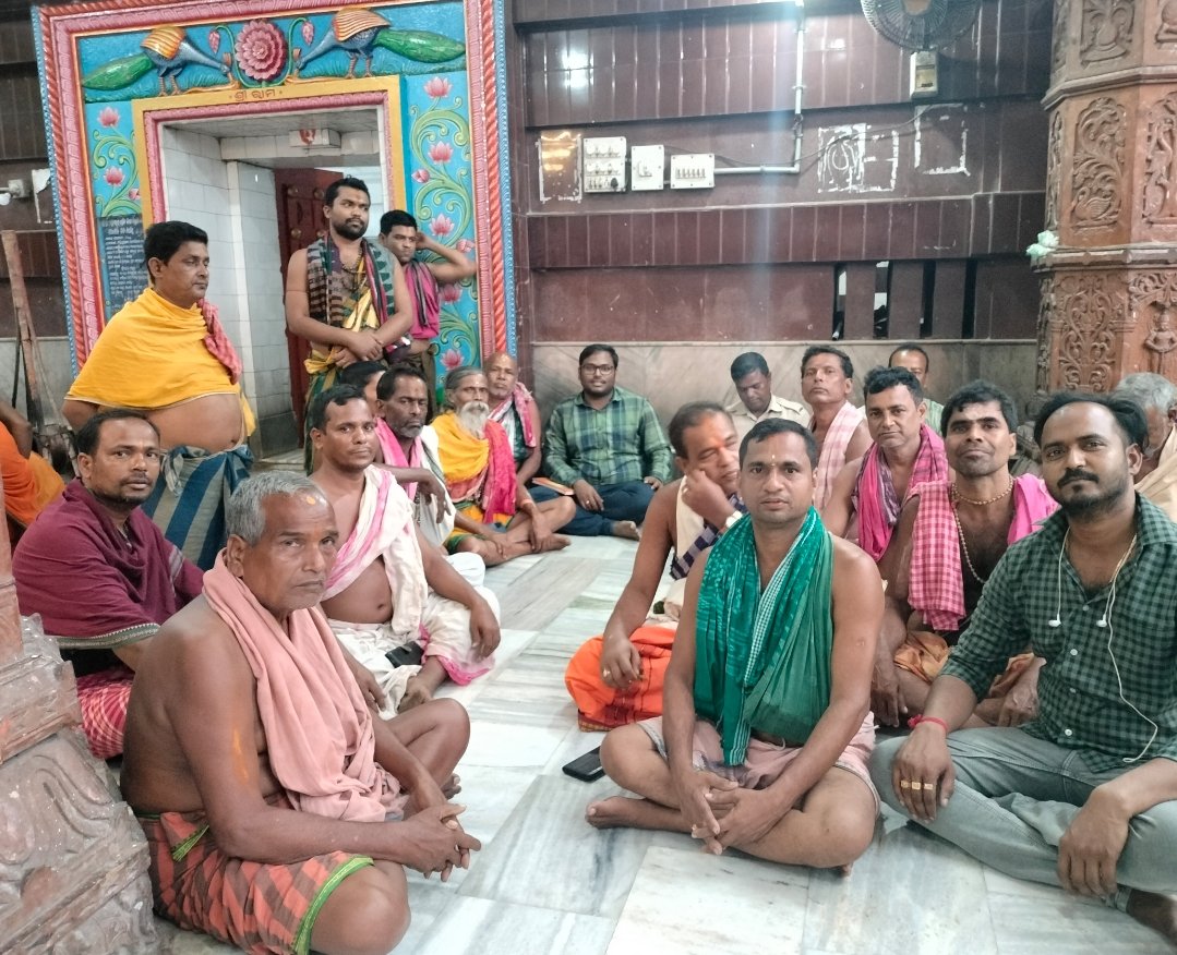 At Shri Siruli Mahavir Temple on the occasion of preparation for Hanuman Jayanti.
#OldPic