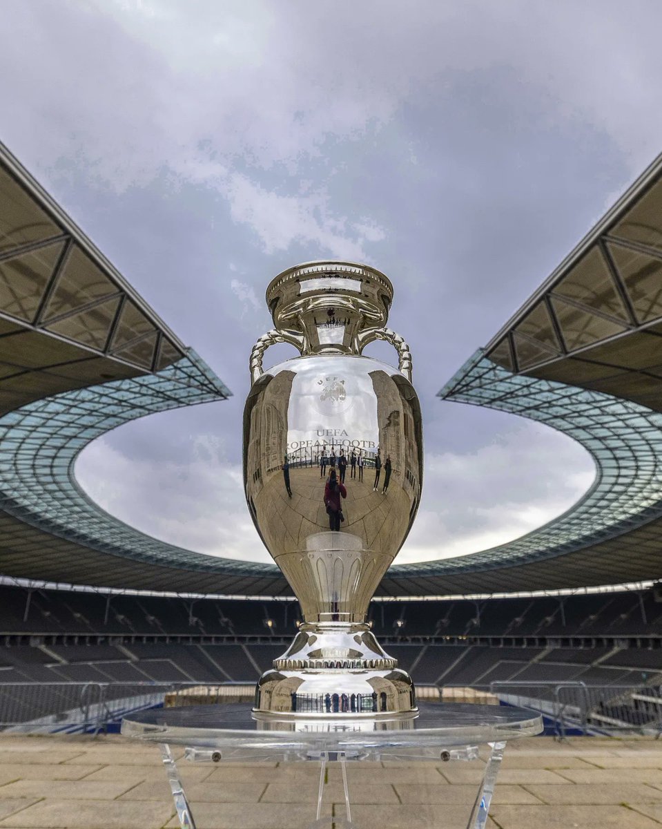 🐻🏆 Albärt takes the trophy around Berlin! 🧳 #EURO2024