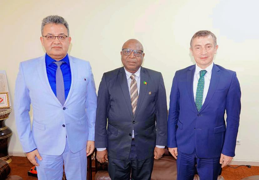 TC_BamakoBE's tweet photo. Remerciement à SEM Bourema KANSAYE pour l’audience accordée. Ses efforts précédents ont ouvert la porte pour une coop. fructueuse entre les universités du Mali et de la Türkiye. Ns sommes confiant que les relations bilatérales dans l’enseignement supérieur vont se dév. davantage. https://t.co/ahKECs6FTY