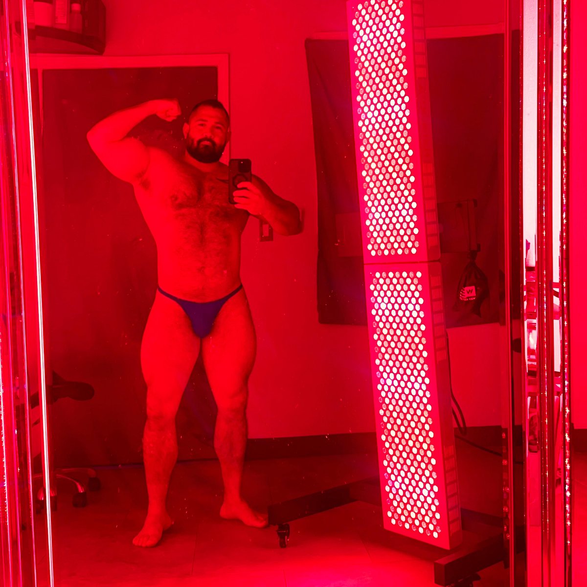 Morning red light therapy at my office/GYM 🫡🐻🚨🔥