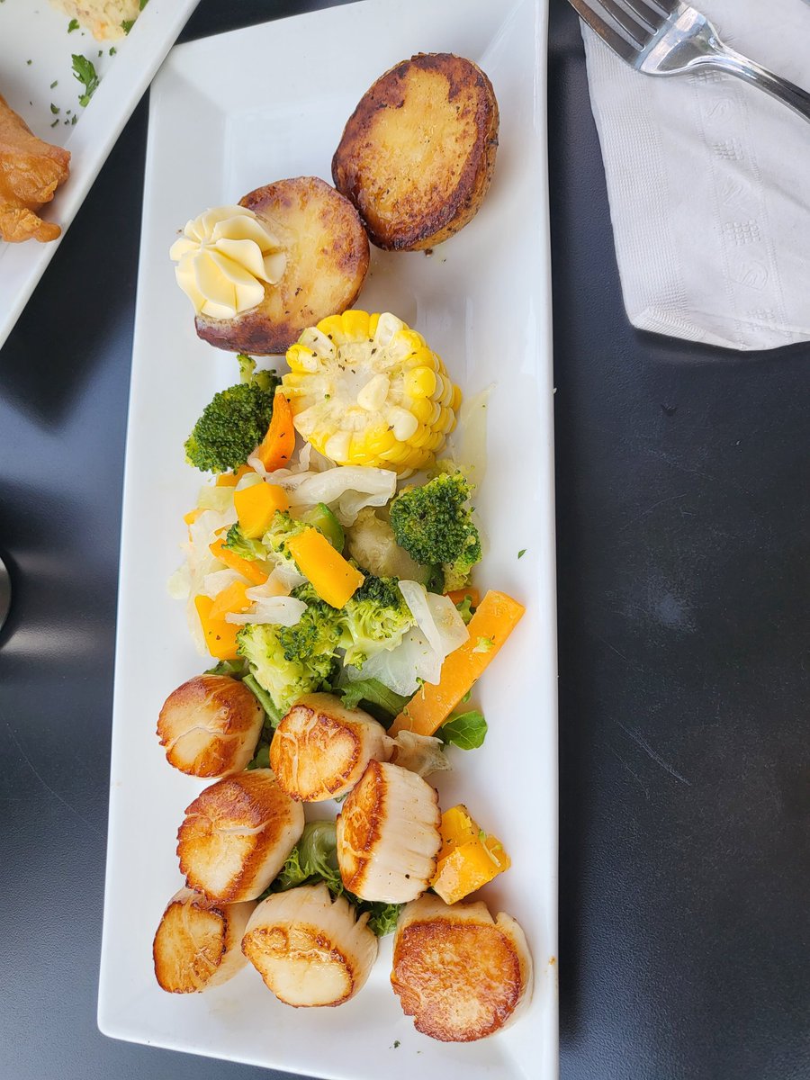 waveycolbourne's tweet photo. @BowersWrites Digby scallops, can't you just taste the freshness, my favorite restaurant in #DigbyNS, nothing like sitting at a dockside restaurant eating fresh seafood https://t.co/ssTcTtpS1E