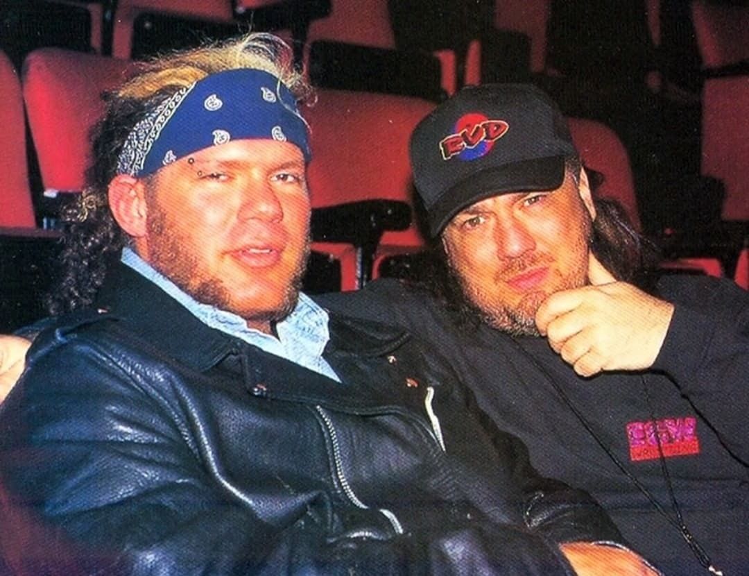 Found a old picture of me &amp; <a href="/ECWxWiseMan/">𝙋𝙖𝙪𝙡 𝙃𝙚𝙮𝙢𝙖𝙣 — 𝙋𝙖𝙧𝙤𝙙𝙮</a> talking and hanging out before a ECW show or a ECW ppv from back in the day.