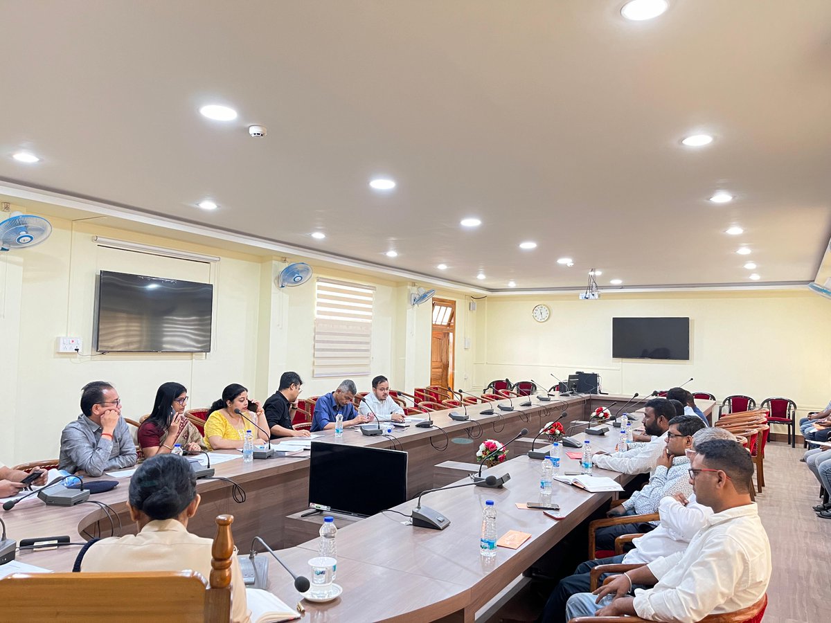 DC cum DEO Nalbari Smt. @varnalideka, IAS chaired a meeting in presence of SP Nalbari Smt. Supriya Das, IPS, with the contesting candidates from all the parties/party representatives and the administrative officers today at the Conference Hall of the DC's Office, Nalbari.