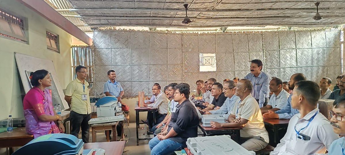 DC cum DEO Nalbari Smt. @varnalideka, IAS along with CEO ZP Shri Moon Gogoi, ACS visited the concluding phase of hands on training session conducted for the presiding as well as the polling officers at MNC Balika Mahavidyalaya, Nalbari today.