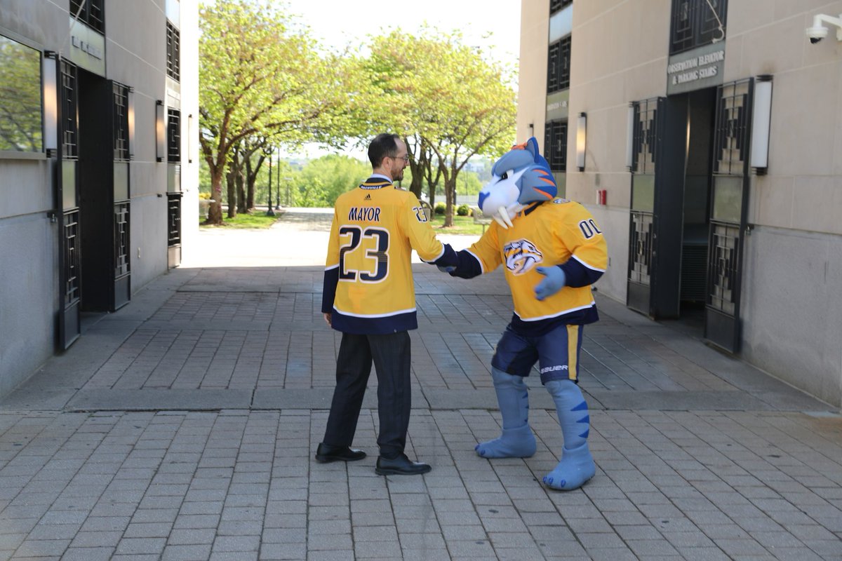 Tell your boss. @Gnash00 and I said you can leave early today. #Preds