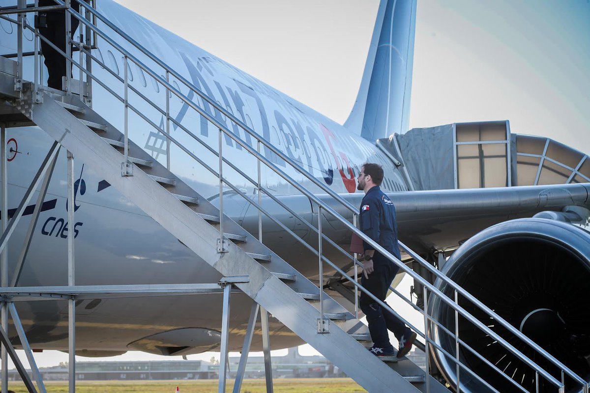 👨‍✈️Quand tu vas au boulot et que c’est le #worldpilotday 🛫🛬🛫🛬 / Stairway to heaven🪽… Happy wold pilot day, everyone! ✈️ ©️Novespace - Laurent Theillet @AirZeroG