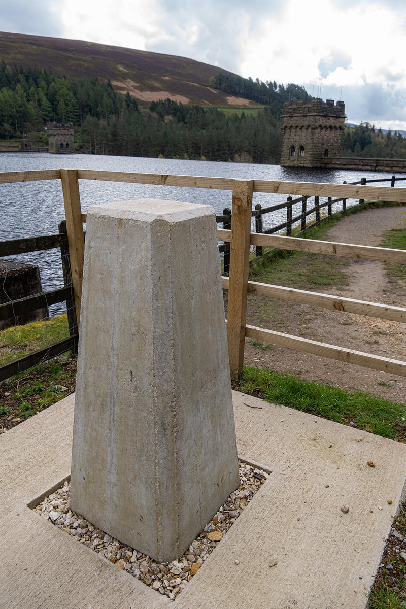 New Trig incoming...

#HighPeak #PeakDistrict #Derbyshire #Derwent