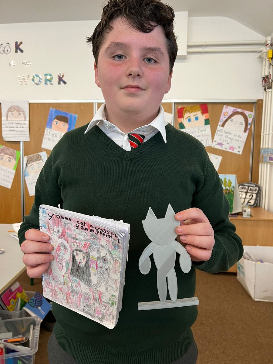 Learning to 3D print with @scienceirel <a href="/Inspire_3D/">Inspire3D</a> <a href="/I_Form_Centre/">I-Form</a> <a href="/CreativeSparkie/">Creative Spark</a>