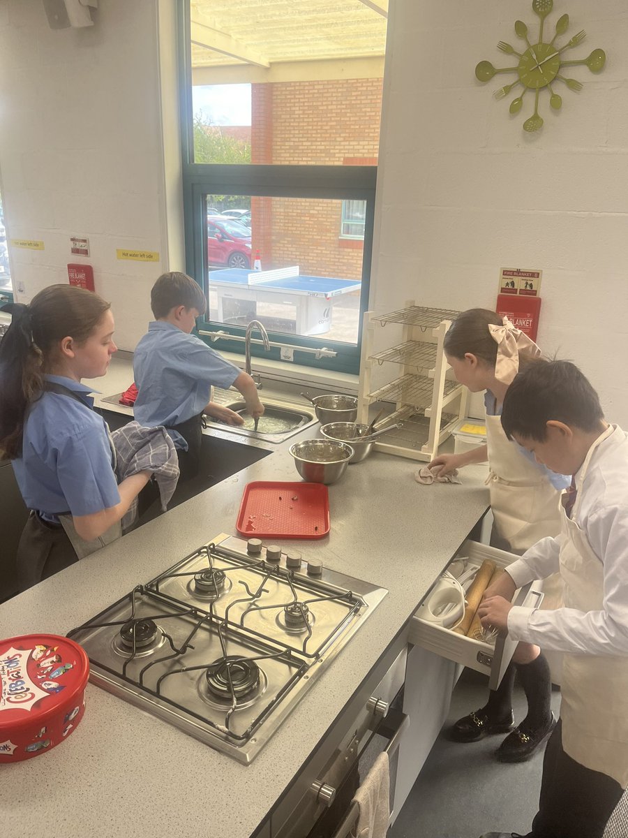Loved baking with Y7s today @StPetersSch Their muffins were great & all so proud of their new skills & creation- their team work & support of each other was superb! Well done 👏 #FaithIsOurFoundation