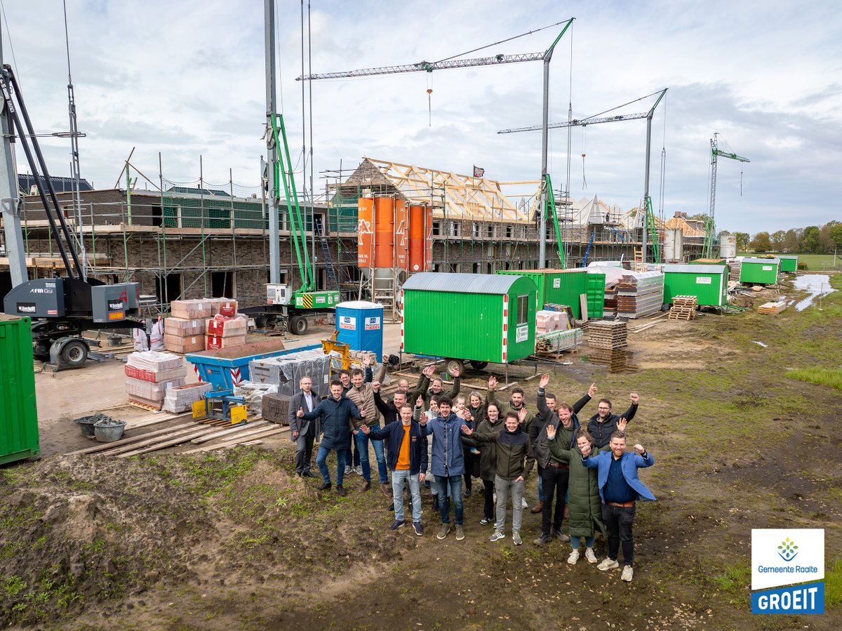 𝐃𝐞 𝐛𝐨𝐮𝐰 𝐢𝐧 𝐁𝐫𝐨𝐞𝐤𝐥𝐚𝐧𝐝 𝐠𝐚𝐚𝐭 𝐡𝐚𝐫𝐝! 🏡 Deze Broeklanders ontwikkelen en bouwen samen 14 huizen aan de Klumpershof in nieuwbouwplan ’t Broeck. Gefeliciteerd met jullie mooie plek!