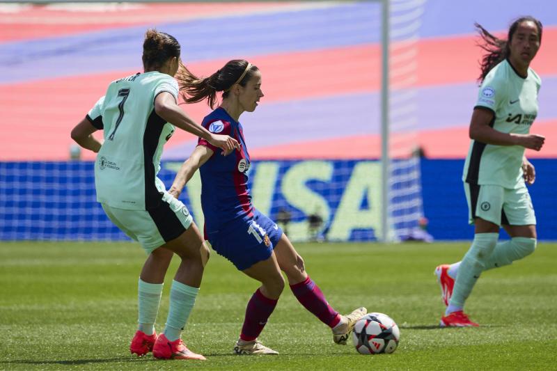 🗣️ Aitana Bonmatí: 'Hemos sabido remontar en momentos más difíciles, como la final de Eindhoven. Si lo hicimos en 45 minutos, también podemos en 90' 👇 Sigue la rueda de prensa en directo sport.es/es/noticias/fu…