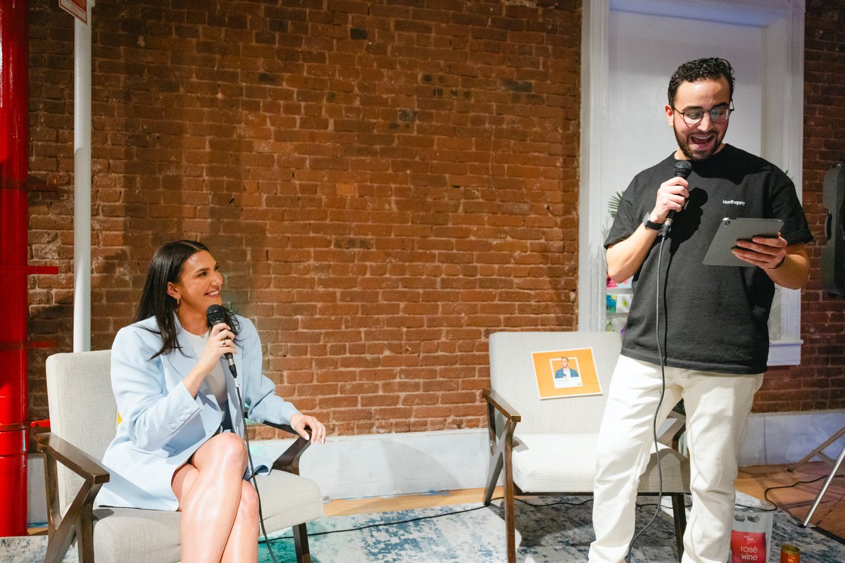 #WhalarTalent @brookemiccio brought her A-game to @CreatorEconNYC! In an interview led by founder @brettdash_, she shared invaluable insights into her content creation journey - from big wins to overcoming challenges. #Whalar #CreatorEconomy 📱⚡