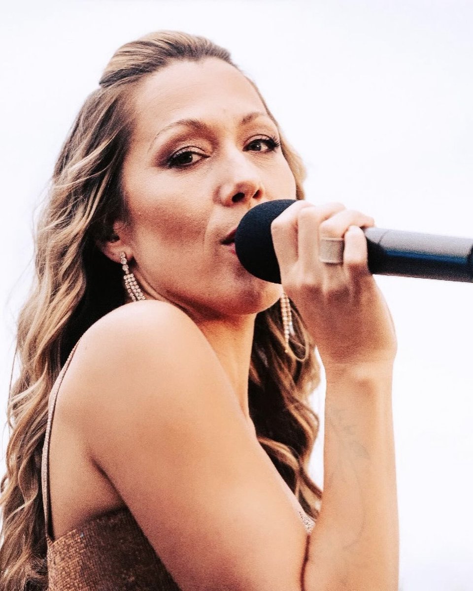 Playing the @bmi rooftop in Nashville, felt like summer ☀️🌇✨🌃 📸 x Nathan Zucker + Glam x @Aubreyhmakeup