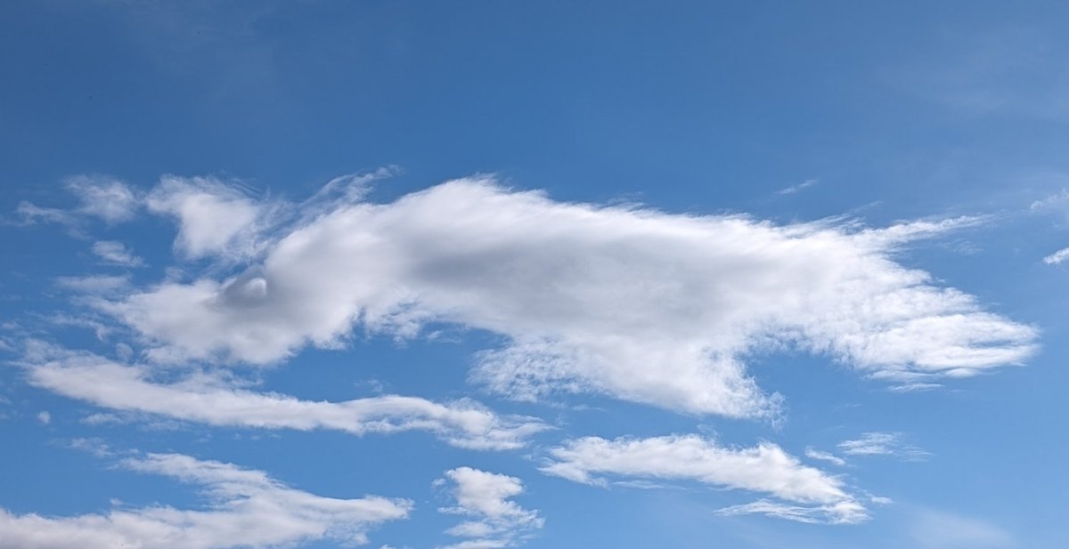 Cloud watching today. Looking for monsters 👀 #Ballycastle @bbcweather @deric_tv #VMWeather @DiscoverNI @LoveBallymena @WeatherCee @angie_weather @Louise_utv  @WeatherAisling @barrabest @Ailser99 @nigelmillen @EventsCauseway @carolkirkwood   @Schafernaker