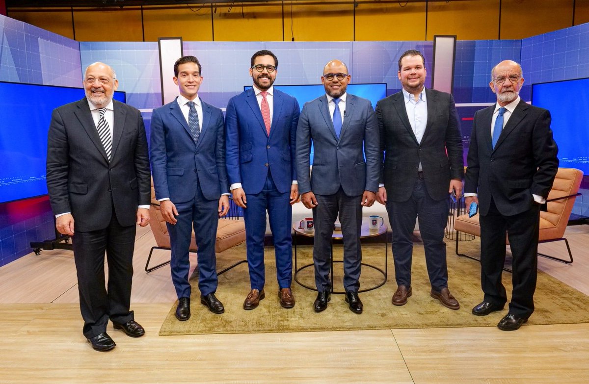 Análisis exhaustivo del Debate Presidencial: Expertos evalúan propuestas y visiones de los candidatos ⁦@eldemocratard⁩ ⁦@orlandojorgev⁩ ⁦@pousuazo⁩ ⁦@mberiguete⁩ ⁦@FranGuillenRD⁩ ⁦@CanalTRArd⁩ #DebateRD aplatanaonews.com/analisis-exhau…