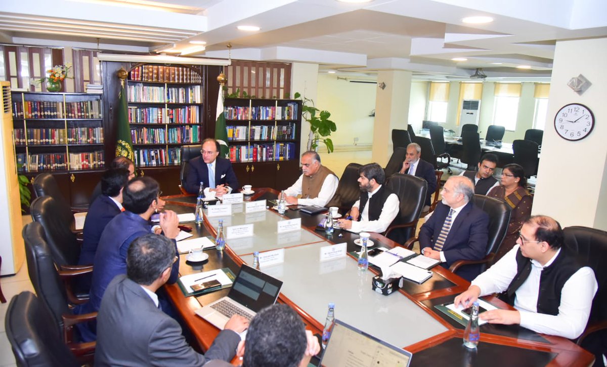 Finance Minister Senator Muhammad Aurangzeb, chaired the meeting of the Steering Committee on Digitalization of FBR. Key stakeholders including FBR Chairman, CEO Karandaz & representatives from Bill & Melinda Gates Foundation attended the meeting.