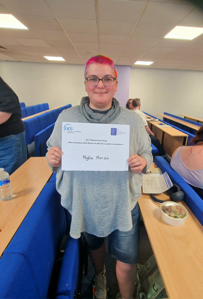 I won! Standing up as a trainee & talking about my lived experience of neurodivergence & epistemic injustice would've been unthinkable on my previous training course. What a difference it makes when you can be fully you 🥰 Thanks @GcuPsychology & @DcopScotland for my prize! (1/8)