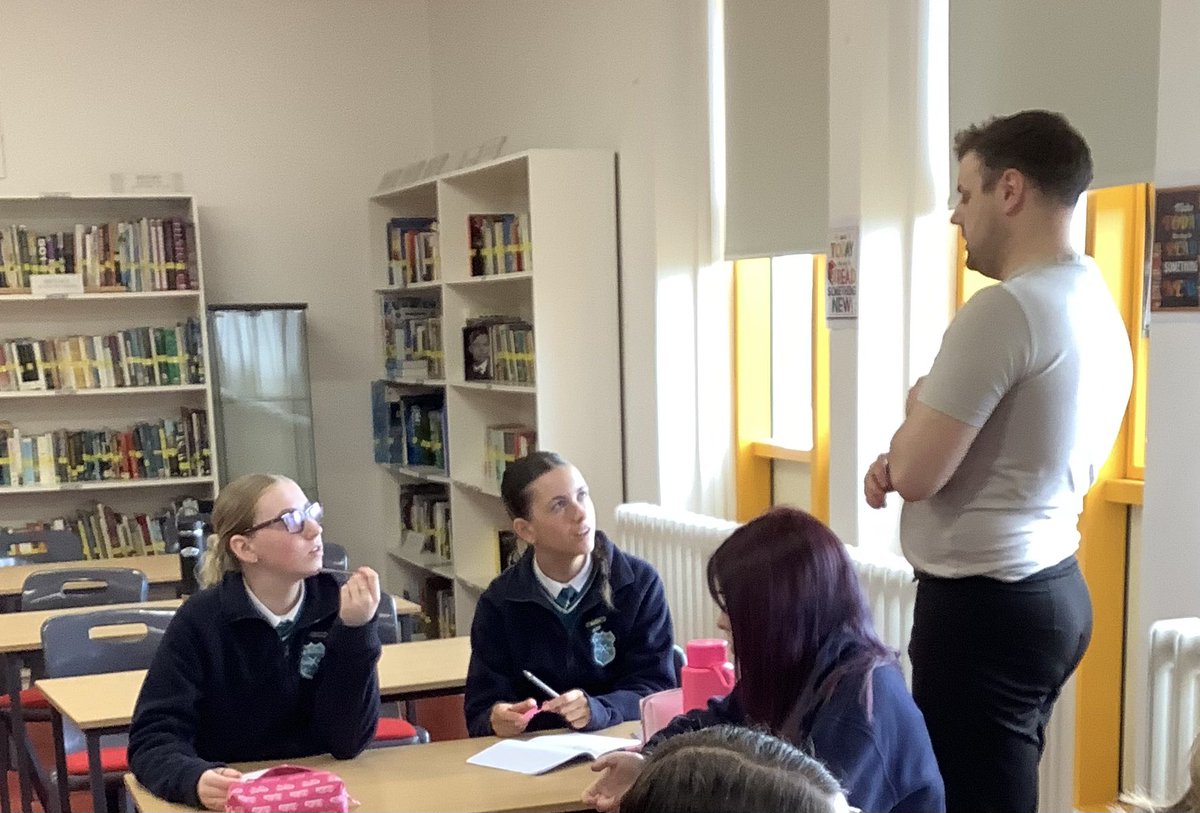 Transition year students @stpaulsg participated in their third creative writing workshop with author @cgmoore_author yesterday. Thank you to @KidBooksIrel for the opportunity. The students are really enjoying the experience.