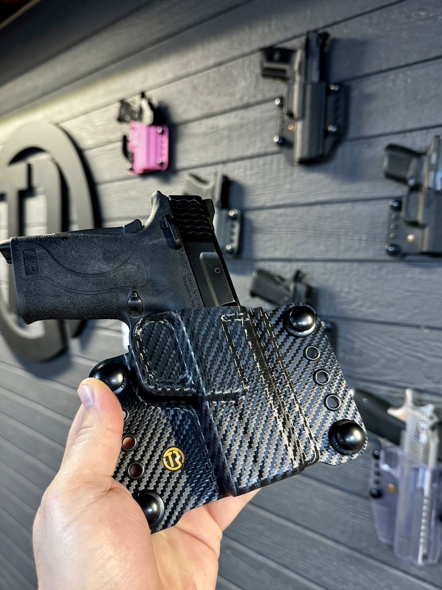 We like it when things are easy. Maybe that’s why we like the Shield EZ. Like we always say, we make it EZ to #flexyourguns. #tacrig #shield #9mm #easy #smithandwesson #edc #secondamendment #holster #gunwall #everydaycarry #pewpew #pewpewlife