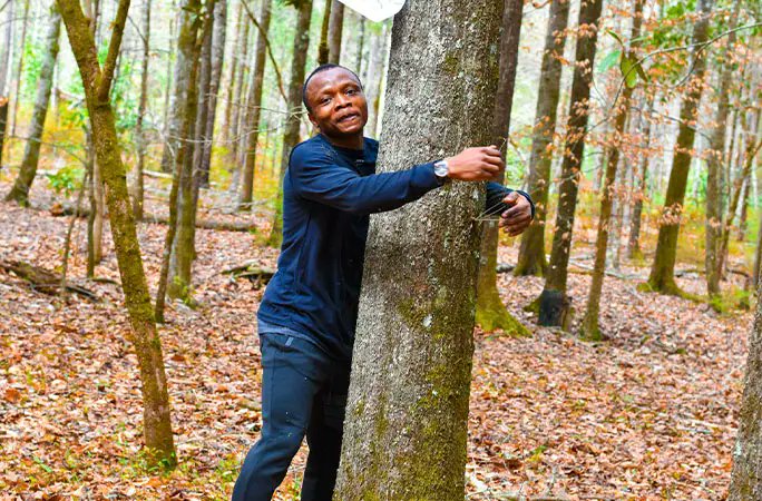 Ghanaian Environmental Activist, Abubakar Tahiru has broken the Guinness World Record for the Most Trees Hugged in One Hour.

He hugged 1,123 trees to promote environmental awareness.

He is a Forestry Student.