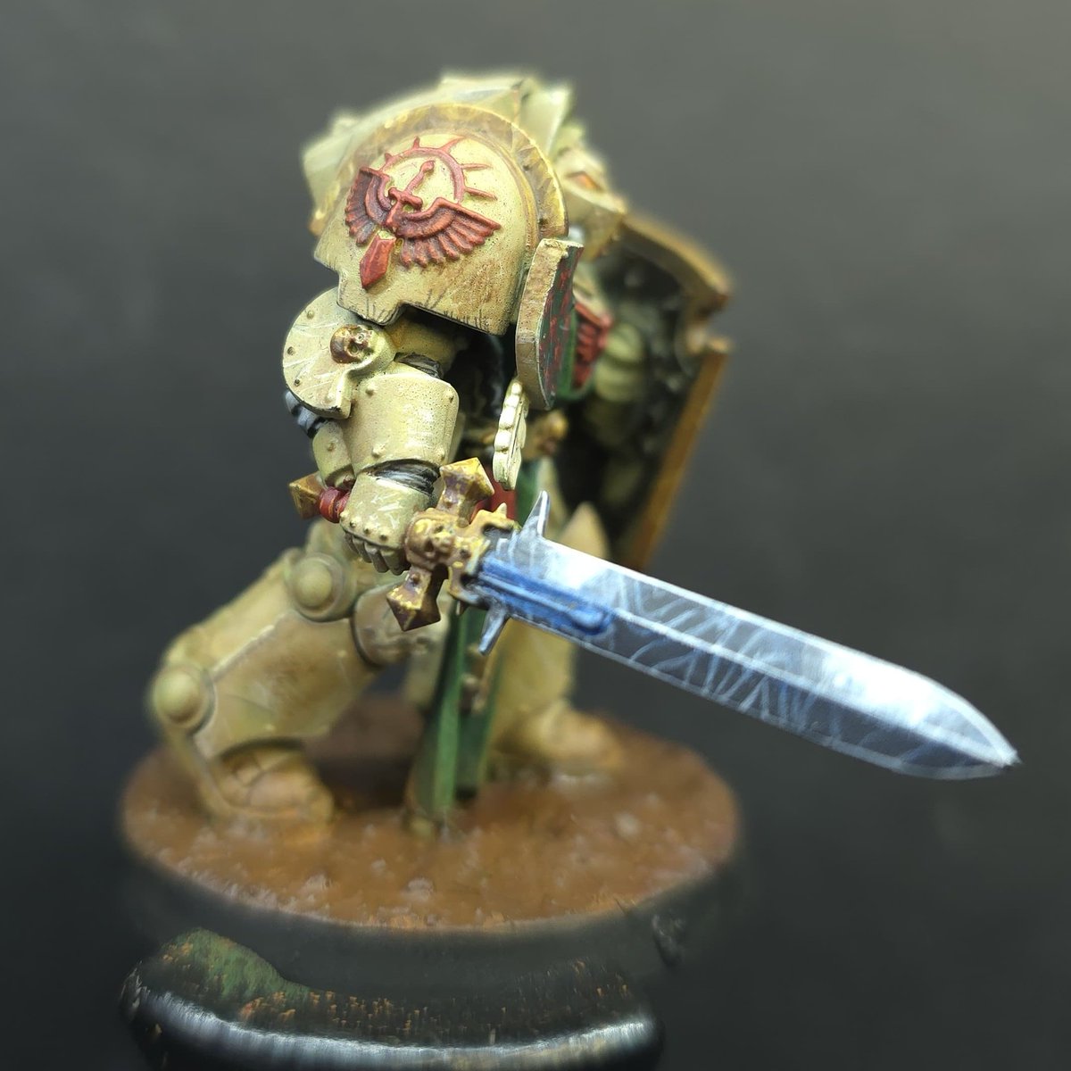Farbencio's tweet photo. Buenas tardes, lo prometido es deuda y os dejo la #miniofthemonth por aquí terminada. Espero que os guste el #deathwing, que es el 1o que hago de estos colores, y ha sido demasiado divertido!! 😝💙 Más fotos en el siguiente comentario. https://t.co/G1uwu9cPKm