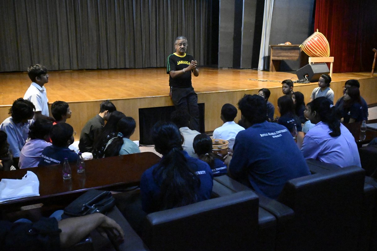 Acclaimed actor and visionary behind the theatre group 'Dapon the Mirror,' Pabitra Rabha set the university campus ablaze with an immersive theatre workshop. Participants immersed themselves in the enriching experience. #theatre#acting#workshop#pabitrarabha