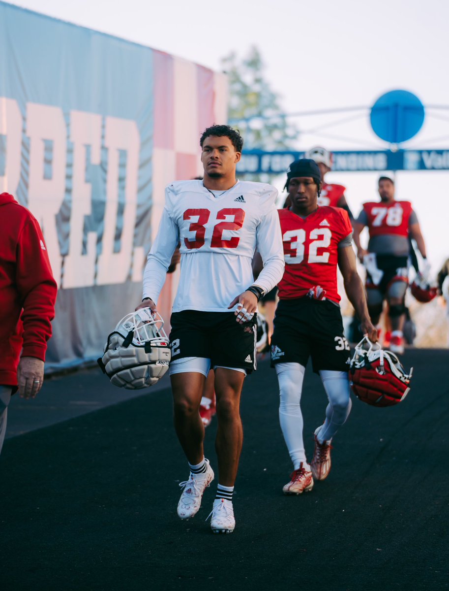 SEE YOU TOMORROW RED WAVE‼️ 🏈 Spring Preview 📍 Valley Children’s Stadium ⏰ 12 p.m.