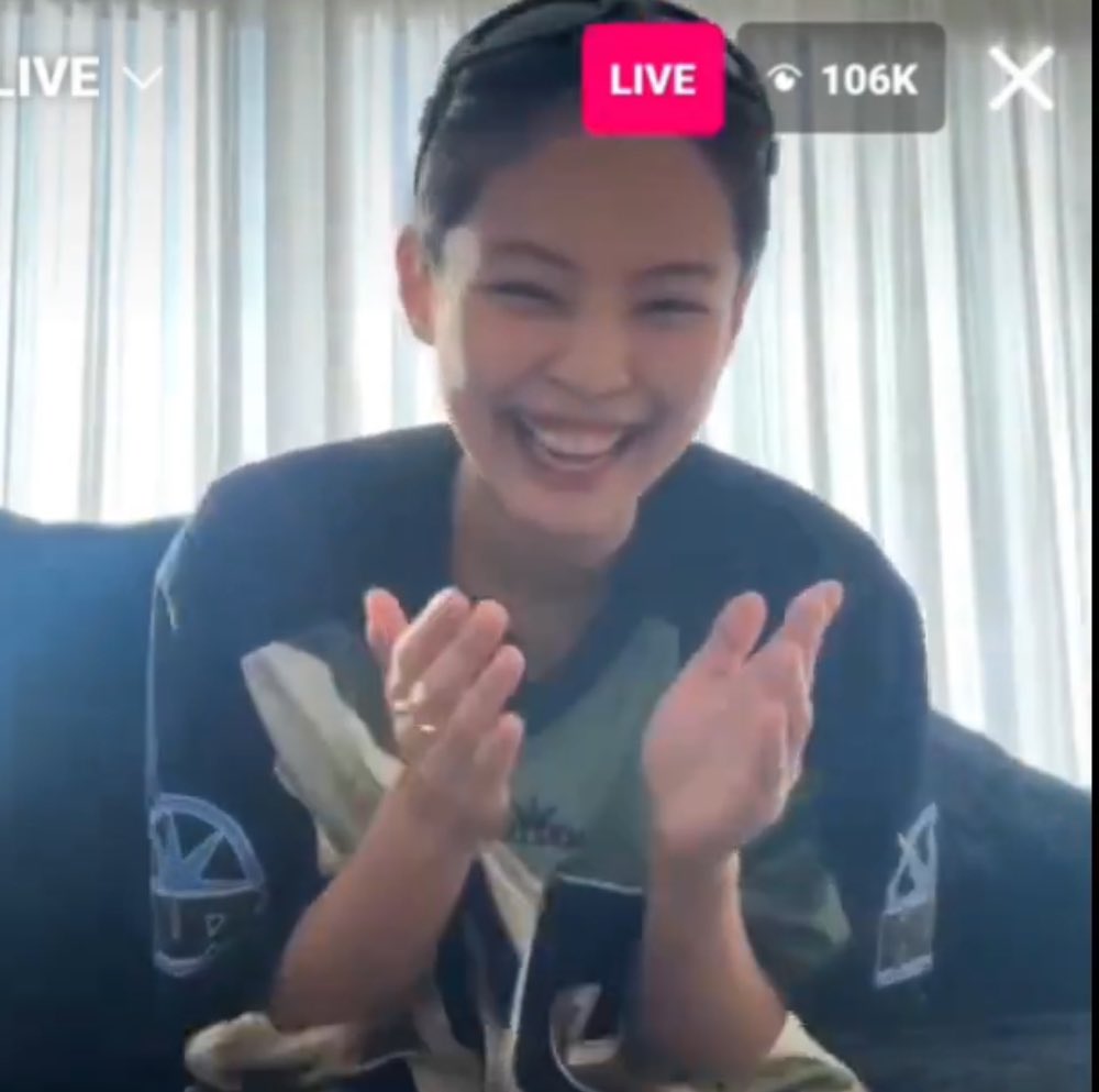 pinkdrgnfly's tweet photo. User @lalalalisa_m doesn’t have any following, so she won’t have a notif that user @jennierubyjane is live on IG.

She had to manually type jennie’s name to be able to watch live 😭 She 💯 made an effort to show up and made sure to drop lots of love for her sexy hot girl ❤️‍🔥 https://t.co/wlofc6UnxS