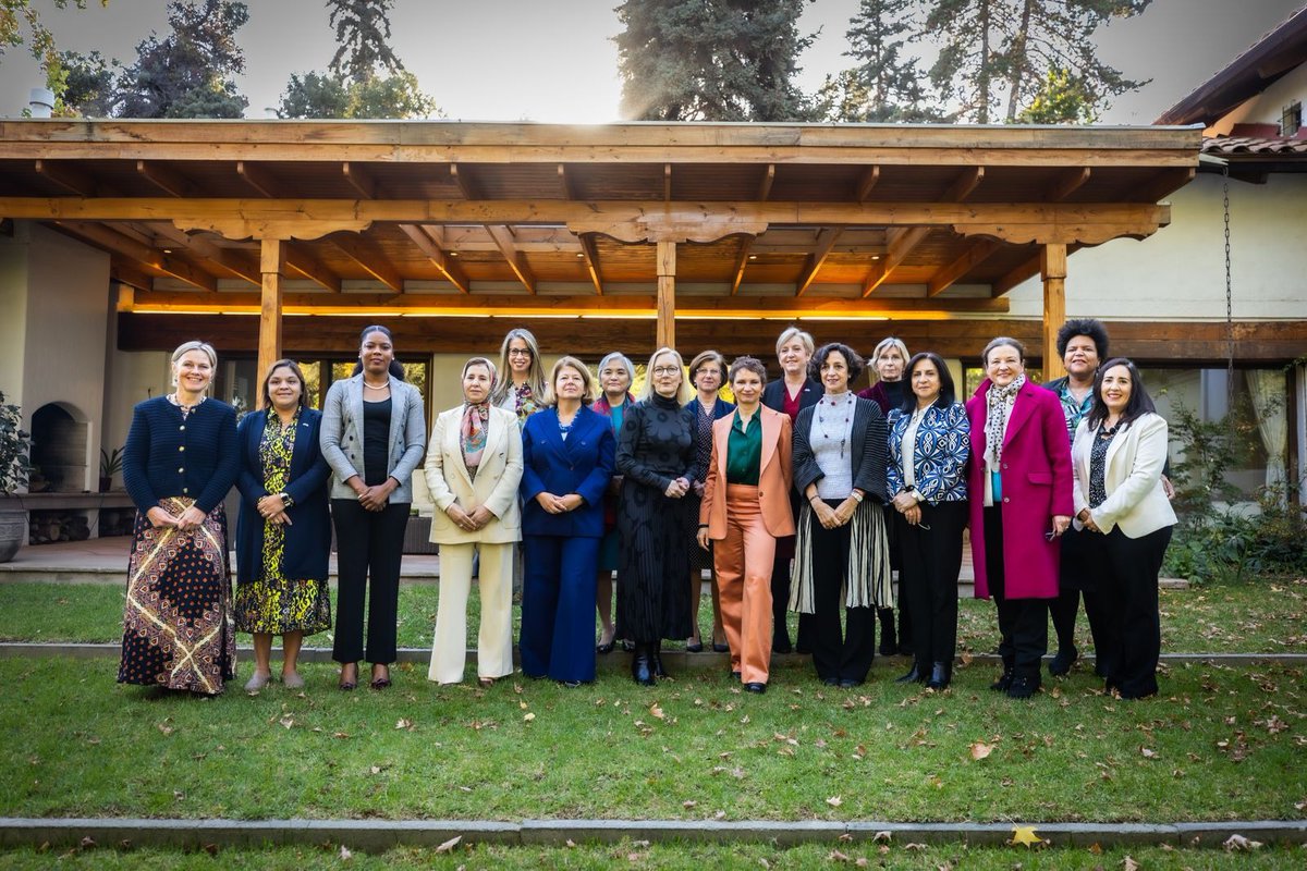 Fue un placer unirme a mis compañeras embajadoras para una profunda conversación con la ministra @Carolina_Toha organizada por la embajadora Kotkajarvi de @FinEmbChile 🇫🇮💪