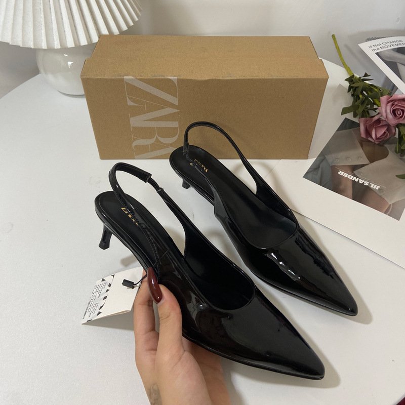I have this Zara shoe for sale. Size is 39(big)/40 It goes for 21k. Please help retweet.