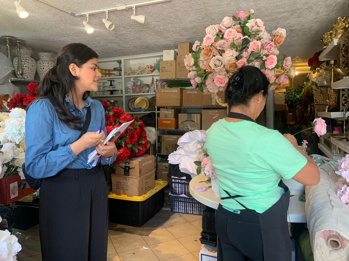 This week, I got to do something that journalists are not always given the opportunity to do after they publish stories: return to the community they spent months reporting at to distribute the story in person. 🧵