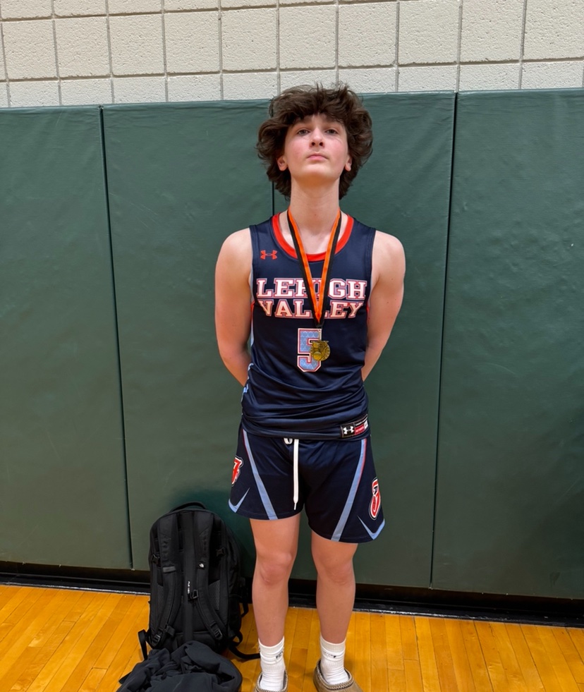 Force Focus! Conner Nowroski a 6’0 guard/forward from Nazareth used his ability to attack the rim from either side to create space to knock down 3’s this weekend.  His defensive ability made scoring a challenge for opponents forcing turnovers to create fast-break opportunities.