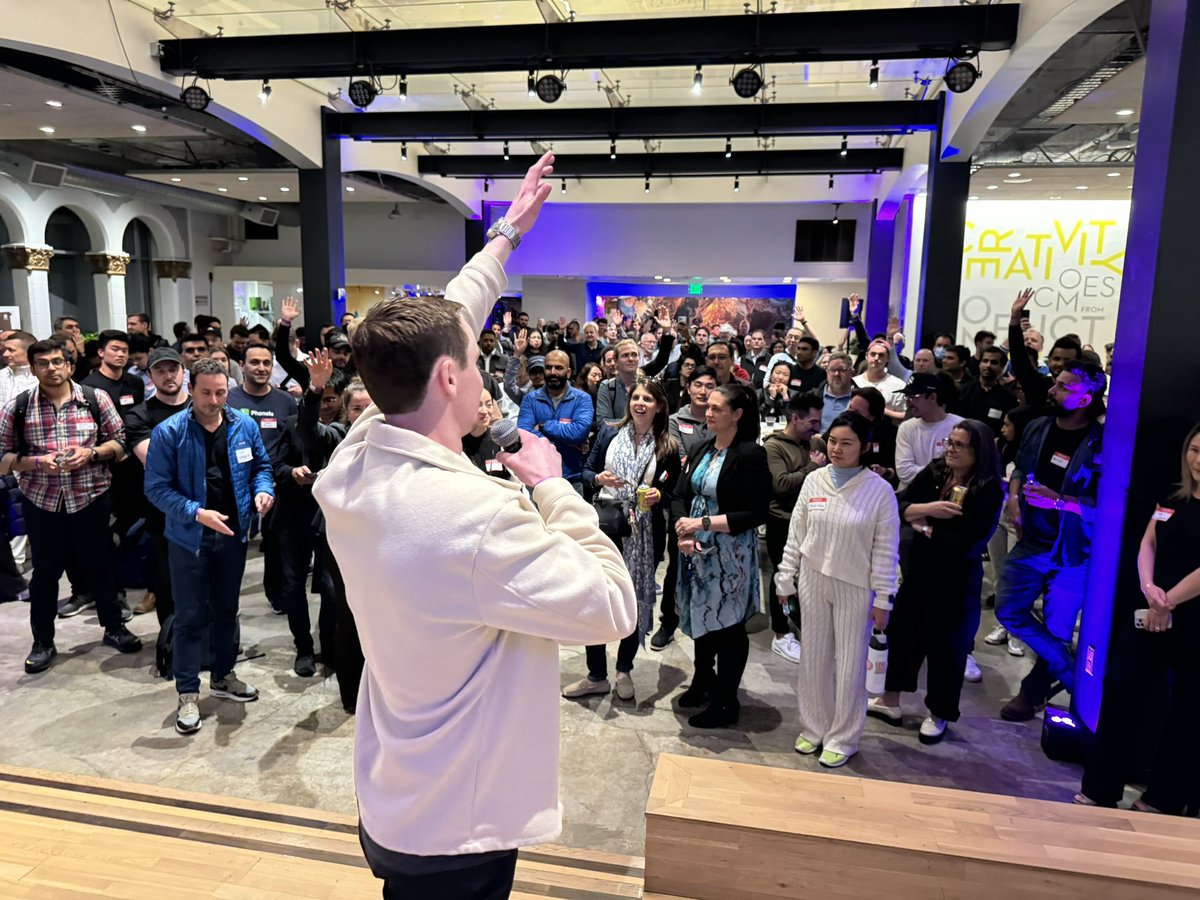 jowyang's tweet photo. Hanahaus and SAP Leader @csommerhauser welcomes hundreds of AI founders, investors, and corporate AI leaders at @hanahaus by @SAP in Palo Alto. 

Collin is a wonderful host, attentive to details, strong speaker, and someone I'm glad to call a friend. Thanks for hosting us for the second time #llamalounge