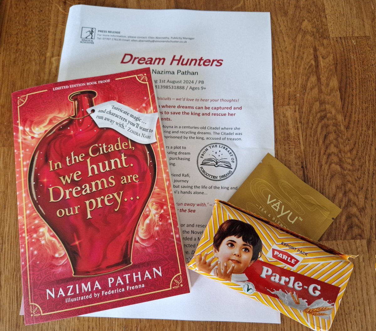 #Bookpost with biscuits!! #DreamHunters by @NP_author from @simonschusterUK is out in August Thank you @ellen_abernethy ❤️📖📚🙏