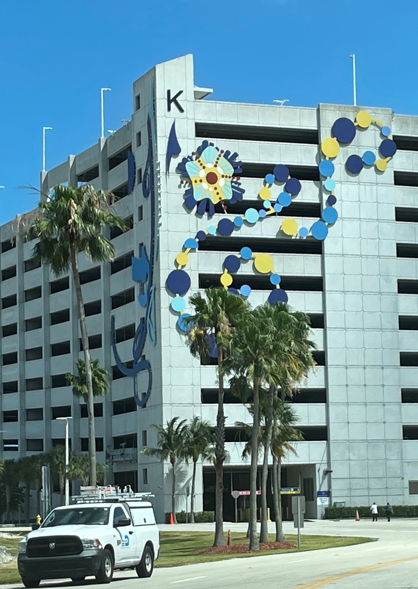 The installation of @ShiniqueSmith sculpture at #PortMiami Garage K is now complete! The artwork depicts ocean treasures with abstract and organic shapes, which incorporates @PortMiami logo colors. Over 98 artists submitted artwork for the @artinpublicplacesMDC project.