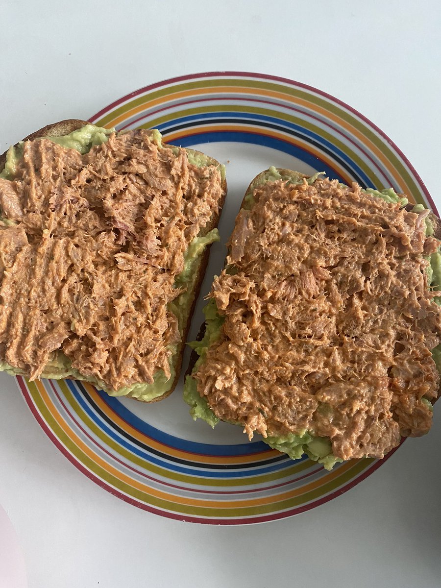 Todays omad is toast with mashed avocado and spicy tuna trust me it tastes way better than it actually looks 😭