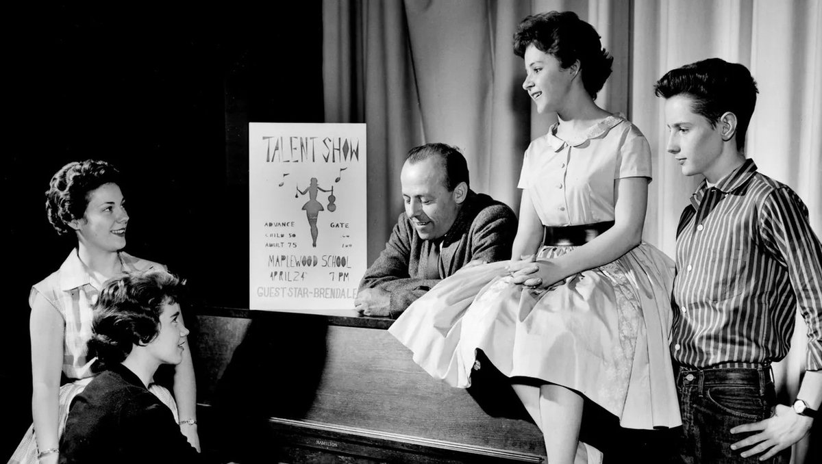 #FlashbackFriday to Maplewood High School's talent show rehearsal on April 16, 1959, featuring a surprise guest appearance by Brenda, fresh off her tour from France! The event was a hit, with proceeds supporting the school's athletic fund. 🎤🌟 

📸: Jimmy Ellis / The Tennessean