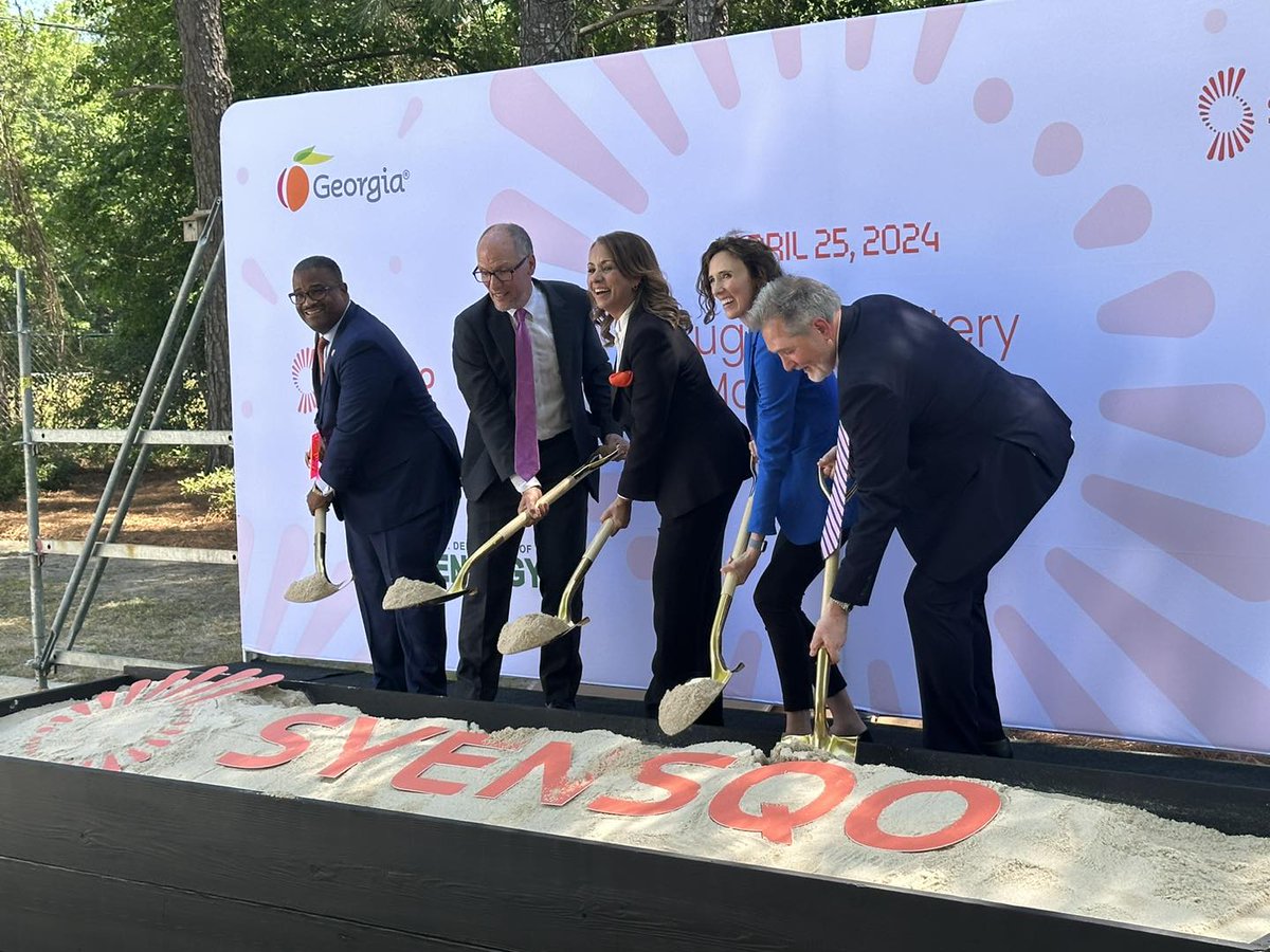 Syensqo broke ground on its new battery-grade PVDF manufacturing facility in Augusta, expected to create 100 new jobs for Richmond County and provide material for more than 5 million EV batteries per year at full capacity! Read more: bit.ly/3UAf6Pi 📷: @CityofAugusta