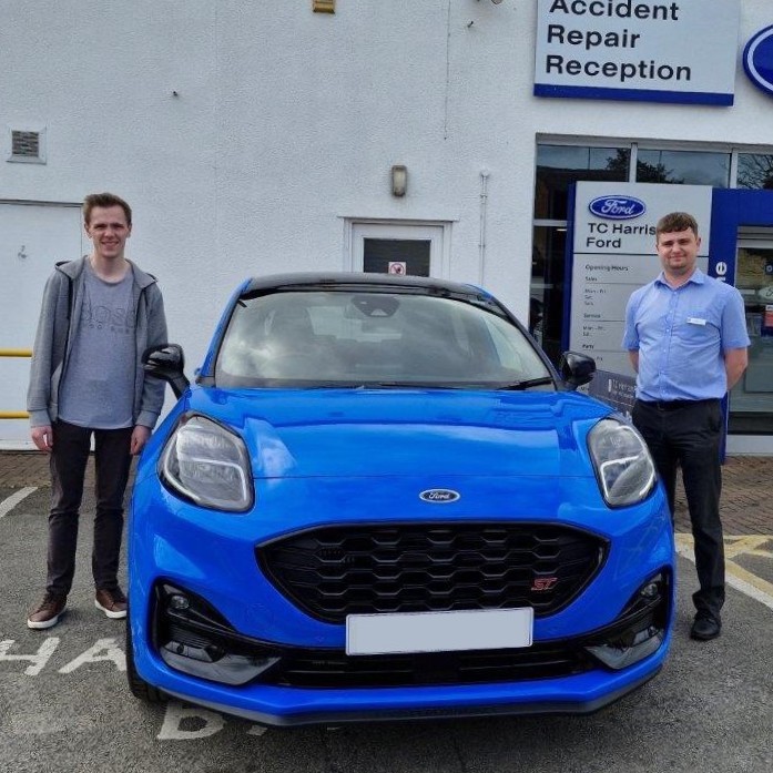 Thanks to our customers who made a collection this week! 🤝 1️⃣ Toby collecting his new Focus 👍 2️⃣ Graham Nickerson with his new Puma 😁 3️⃣ Dave Martin with his Mustang Mach-E ⚡️ 4️⃣ Zac Warrington with his new Puma ST in Azura Blue 💙