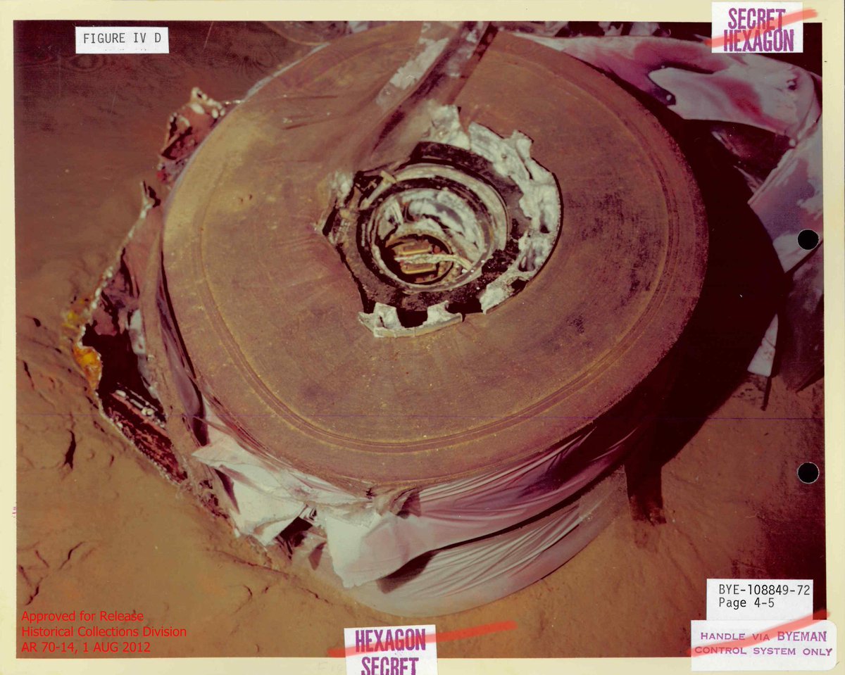 In a secret mission for the @CIA, submersible Trieste II (DSV 1) recovered a HEXAGON spy satellite photo capsule #OTD in 1972 from an ocean depth of 16,400 feet. Get the full story, declassified by the CIA in 2011, here: cia.gov/static/An-Unde…