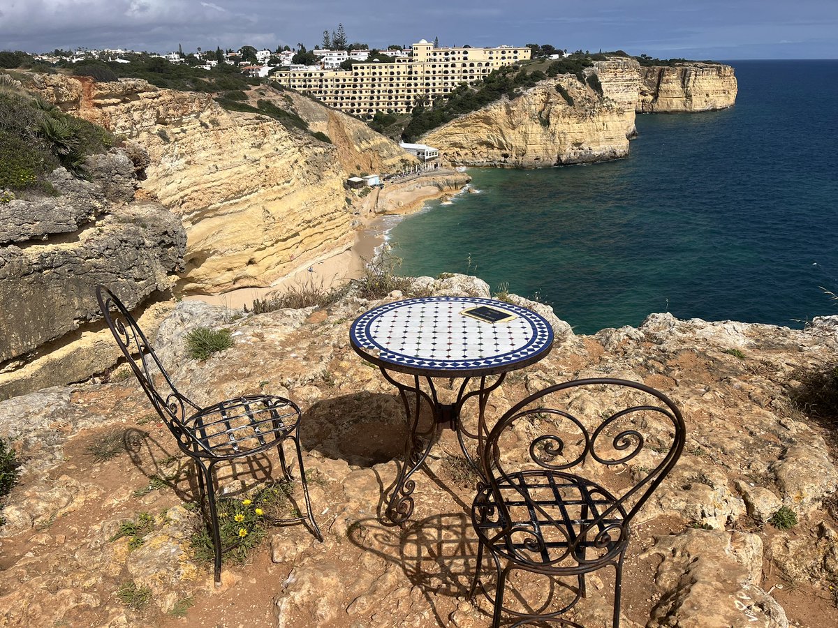 Booked this table for 2 tonight for dinner. Two metres from an 80 metre drop. May go easy on the 🍷 🇵🇹