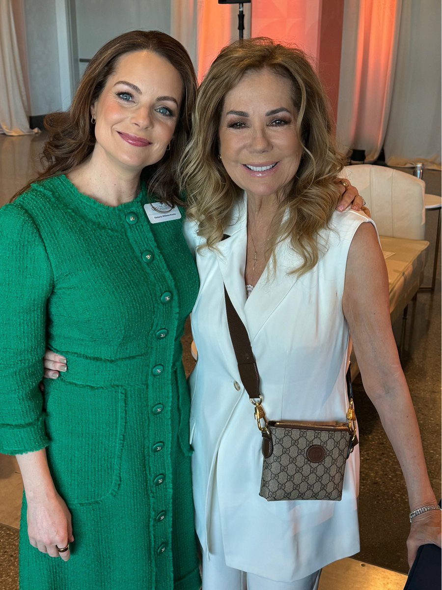 So happy to see the truly lovely Kimberly Williams Paisley again after so long. She looks exactly the same and is sweeter than ever. Very thankful to @QVC for reuniting us for the magical #AgeOfPossibility campaign. Such an honor to be #ProudlyQ50 beside such amazing women!